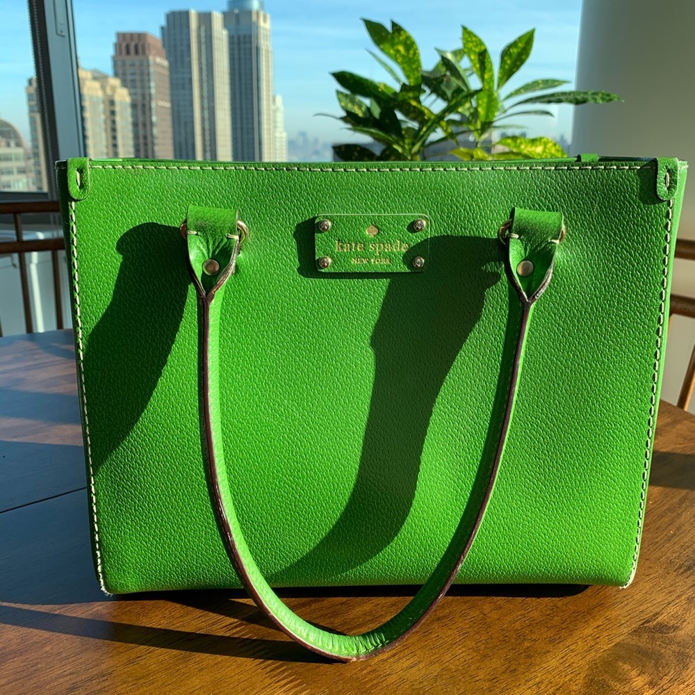 Adorable Kate Spade medium satchel